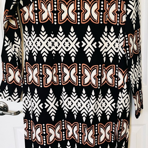 Black and White Casual Long Sleeve Dress with Bishop Sleeves - Picture 2 of 3